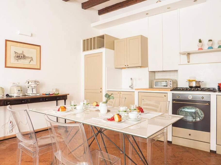 Romantic Flat On Navigli River By Easylife Milánó Kültér fotó