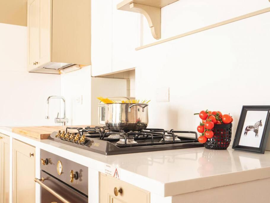 Romantic Flat On Navigli River By Easylife Milánó Kültér fotó